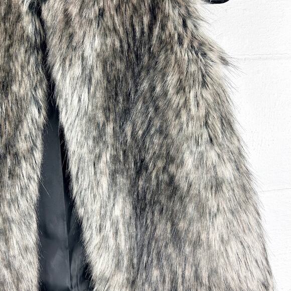 VINCE. Faux Fur‎ Vest – Soft & Luxe, Size M - Picture 2 of 6